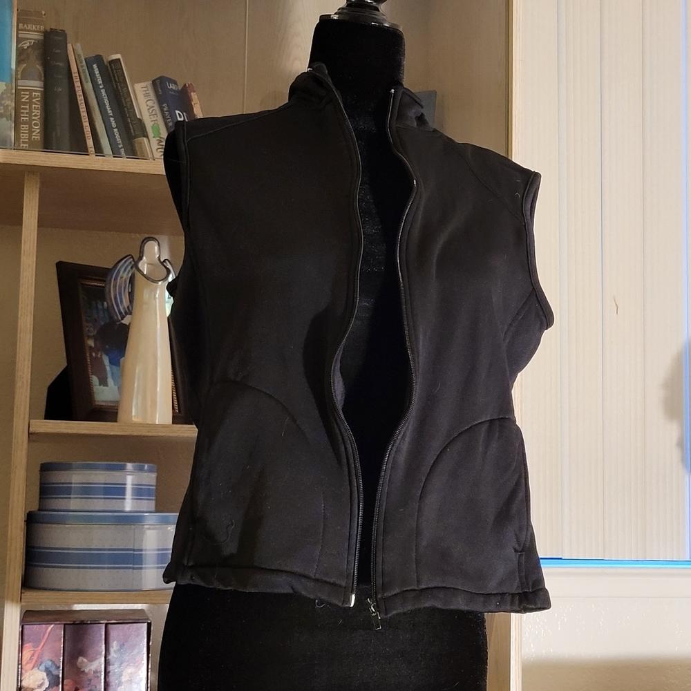 Sporty black zip up vest